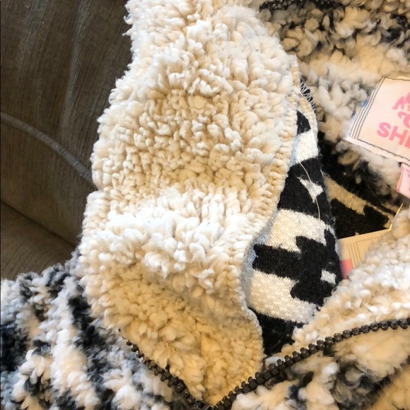 NWT - Picture 6 of 6